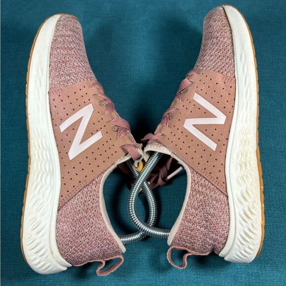 Size 7 - Women’s New Balance pink mauve shoes - Picture 5 of 8